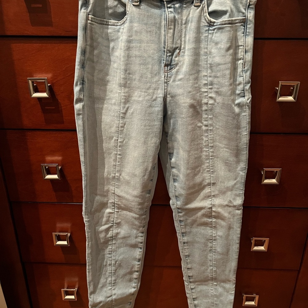American Eagle Next Level Curvy High-Waisted Jegging, size 6 Long, Light Wash